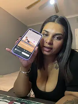 Pokazy przed kamerką – layla_amin