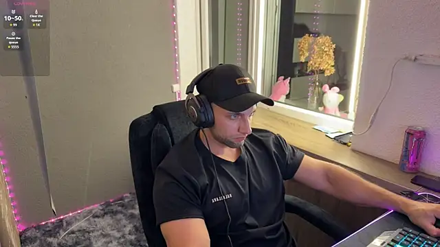 Show modela michaelbradleu na web-kameri