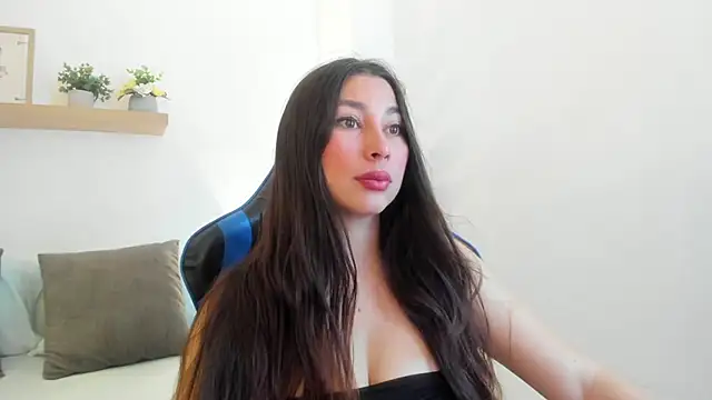 bella_99_'s Live Chat Room