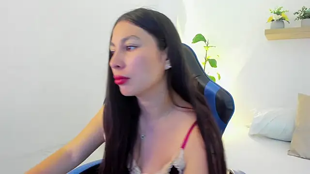 bella_99_'s Live XXX Chat