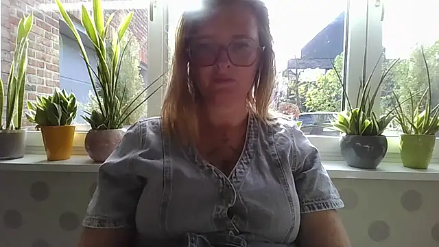 Show modela LiquidLeonie na web-kameri