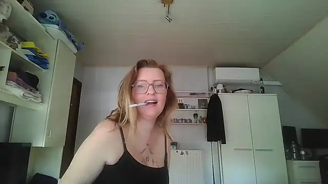 LiquidLeonie's Live XXX Chat
