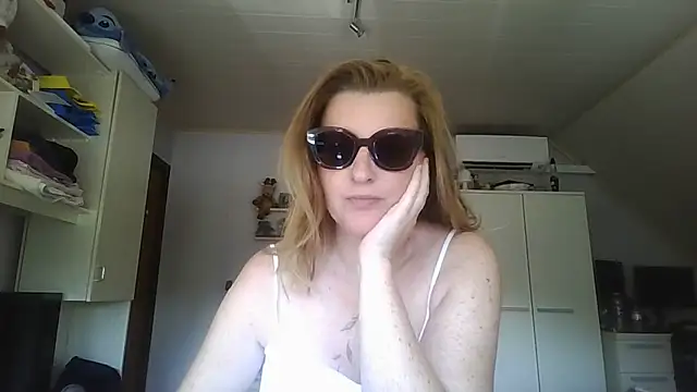 LiquidLeonie লাইভ XXX চ্যাট