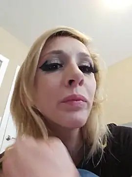 AmethystFoxx: διαδικτυακό σόου στην κάμερα