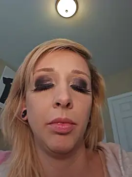 AmethystFoxx webkamerás műsora