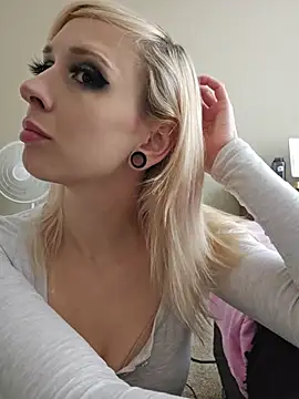 AmethystFoxx live XXX chat