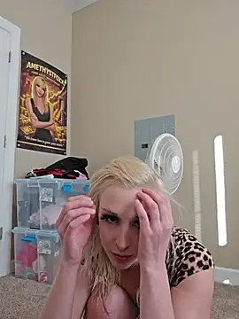AmethystFoxx: διαδικτυακό σόου στην κάμερα