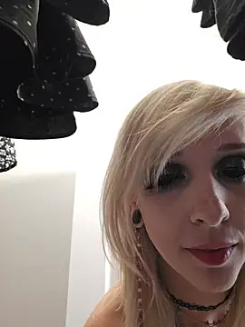 AmethystFoxx Show in webcam