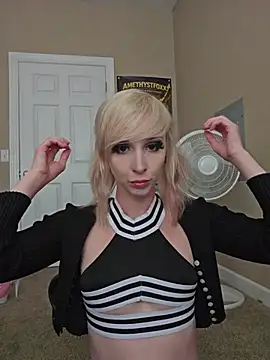 AmethystFoxx Show in webcam