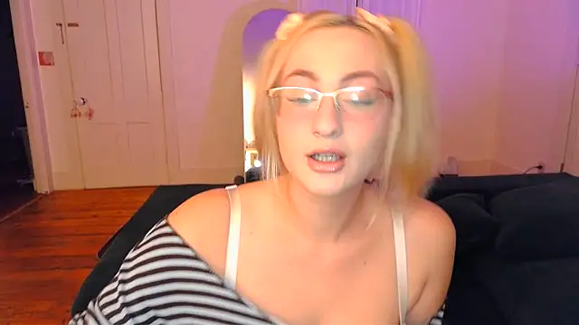 switchykitty's Live XXX Chat
