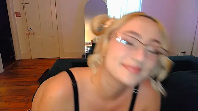 switchykitty Adlı Modelin Canlı XXX Sohbeti