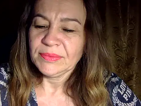 חדר צ'אט בשידור חי של IssaMy1