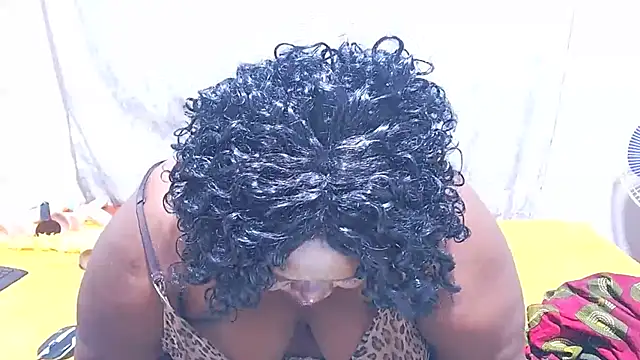 Show de MatureBootyBabe4Uxx na webcam