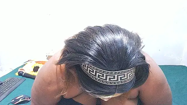 MatureBootyBabe4Uxx's Webcam Show