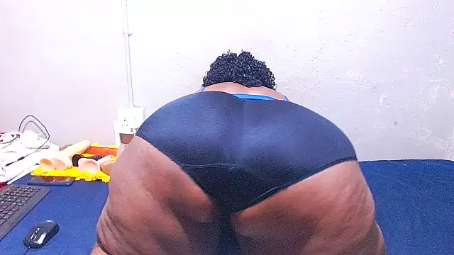 הופעת וובקאם של MatureBootyBabe4Uxx