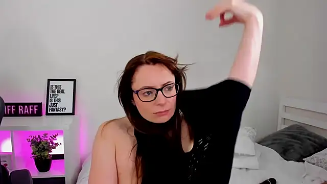 Chat XXX en directo de LucieWinters_UK