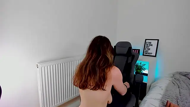 LucieWinters_UK 现场XXX聊天