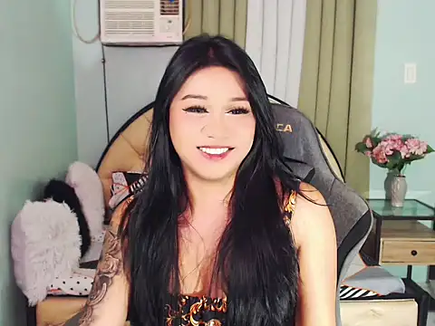 SexxyTsLoverr webcam show