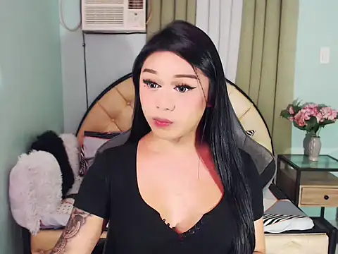 SexxyTsLoverr Show in webcam