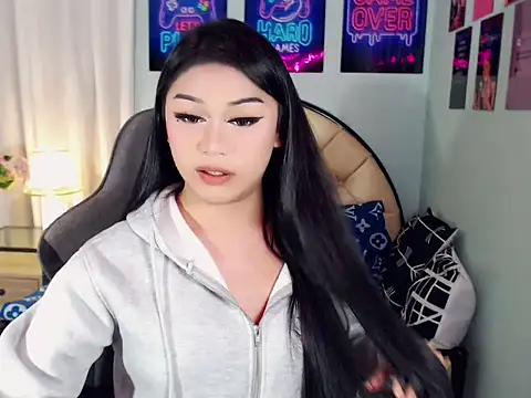 SexxyTsLoverr – webcam-show