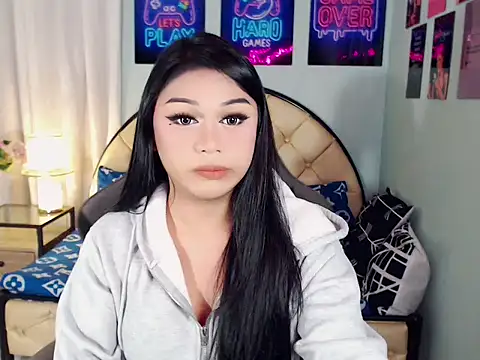 SexxyTsLoverr – webcam-show