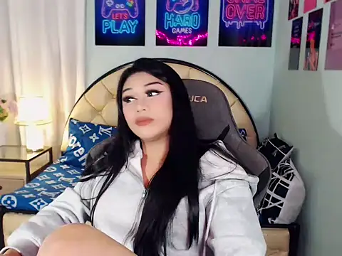 SexxyTsLoverr Show in webcam
