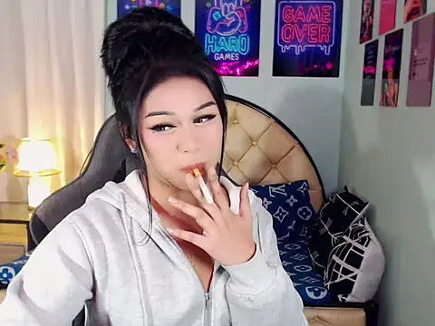 Pokazy przed kamerką – SexxyTsLoverr