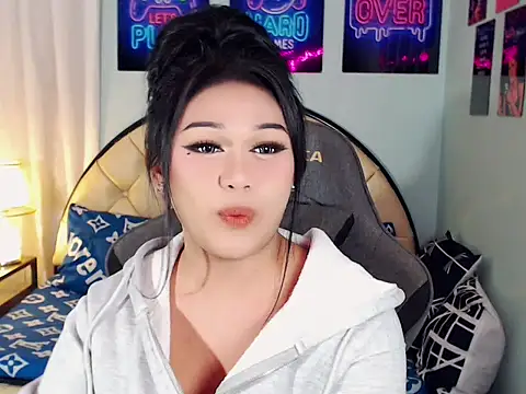 SexxyTsLoverr 网络视讯表演