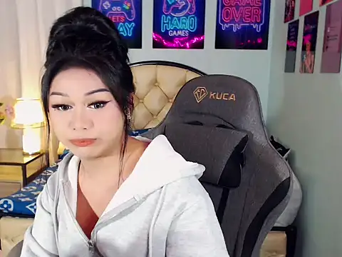 Webkamerová show SexxyTsLoverr
