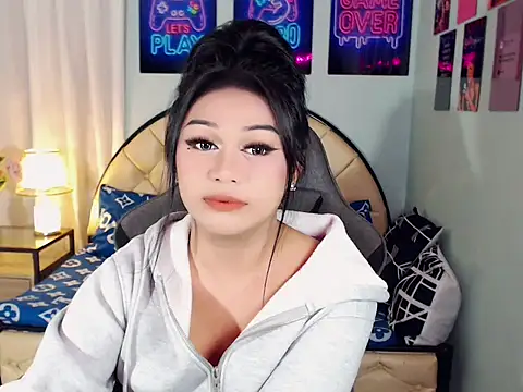 SexxyTsLoverr – webcam-show