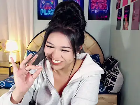 SexxyTsLoverr Show Webcam