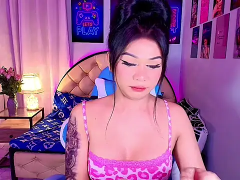Pokazy przed kamerką – SexxyTsLoverr