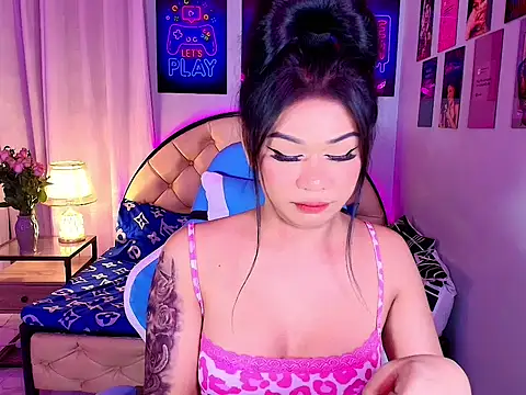 SexxyTsLoverr Adlı Modelin Web Kamerası Şovu