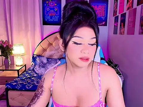 SexxyTsLoverrのウェブカメラショー