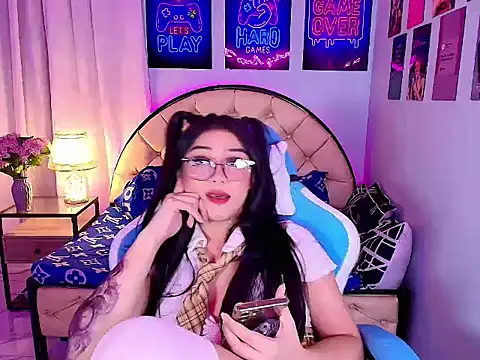SexxyTsLoverr Show in webcam