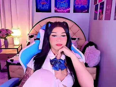 SexxyTsLoverr Show in webcam