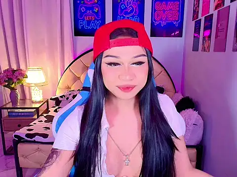 SexxyTsLoverr Show in webcam