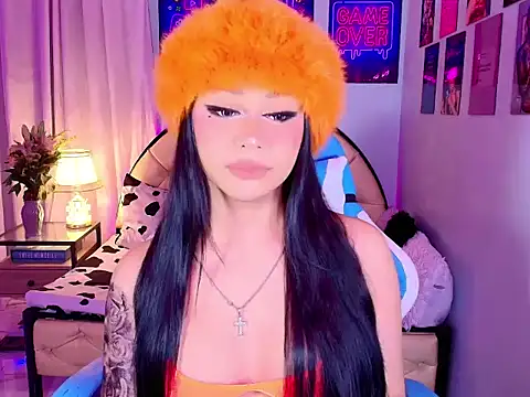 SexxyTsLoverr Show in webcam