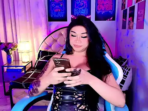 SexxyTsLoverr Show in webcam