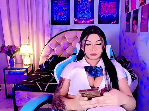 Pokazy przed kamerką – SexxyTsLoverr