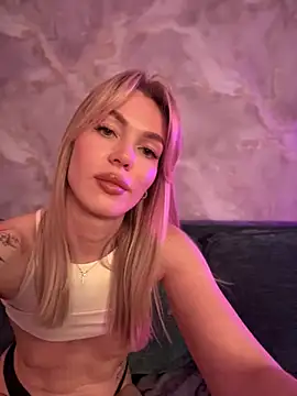 Show modela Emma_Catt na web-kameri