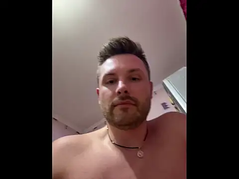 Show modela MartinBrandon na web-kameri