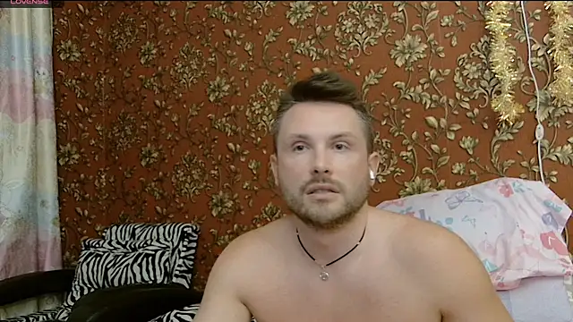 Show modela MartinBrandon na web-kameri