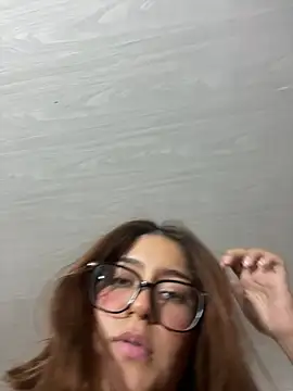 Juli____News Adlı Modelin Canlı Sohbet Odası