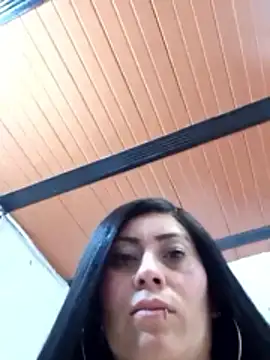 Tania_mature Show in webcam