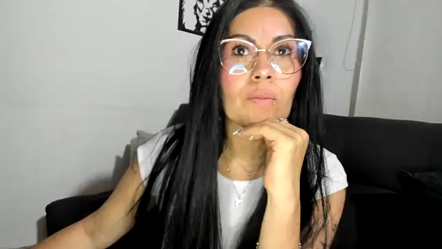 Tania_mature 即時 XXX 聊天