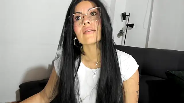 Tania_mature Adlı Modelin Canlı XXX Sohbeti