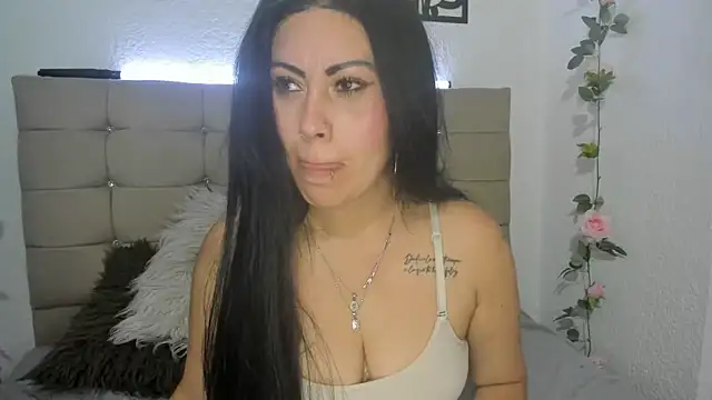 Chat +18 de Tania_mature ao vivo
