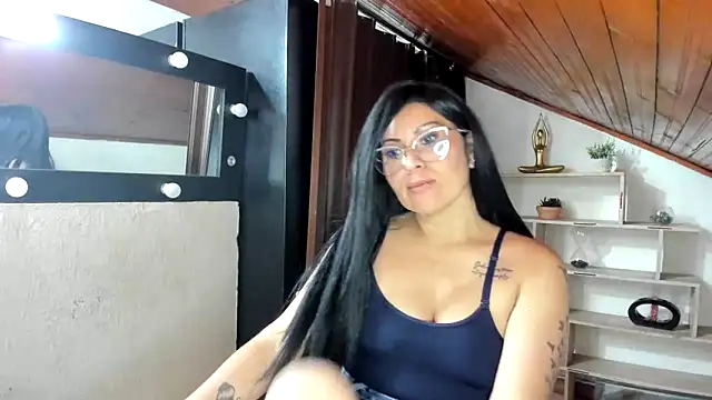 Tania_mature live XXX chat