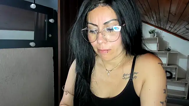 Tania_mature Adlı Modelin Canlı XXX Sohbeti